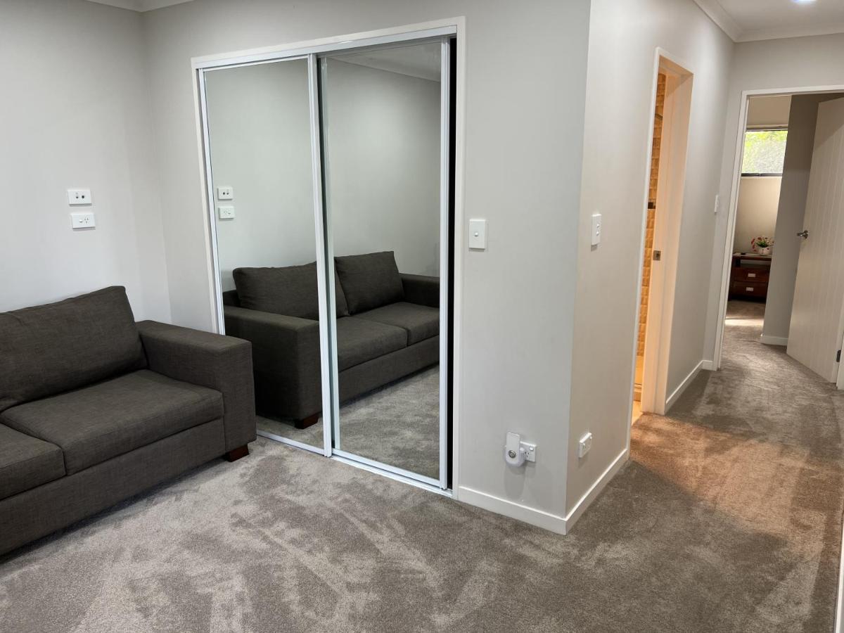 Guest Suite - Cosy Place In The Wattle Downs Auckland Exterior photo