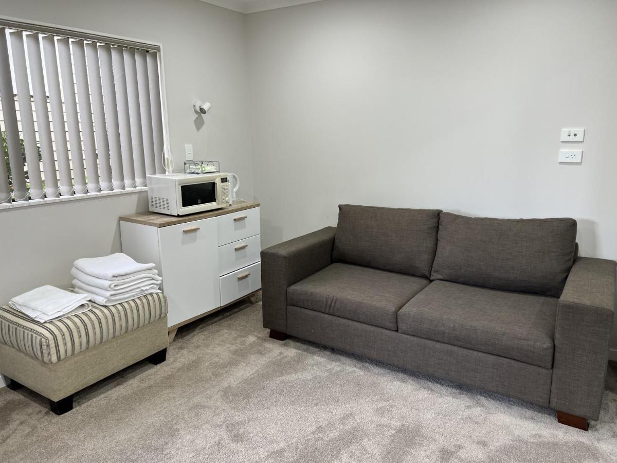 Guest Suite - Cosy Place In The Wattle Downs Auckland Exterior photo